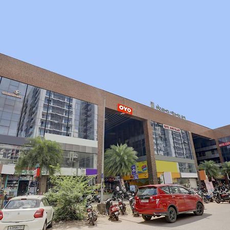Hotel O Cozy Rooms Surat Exterior photo