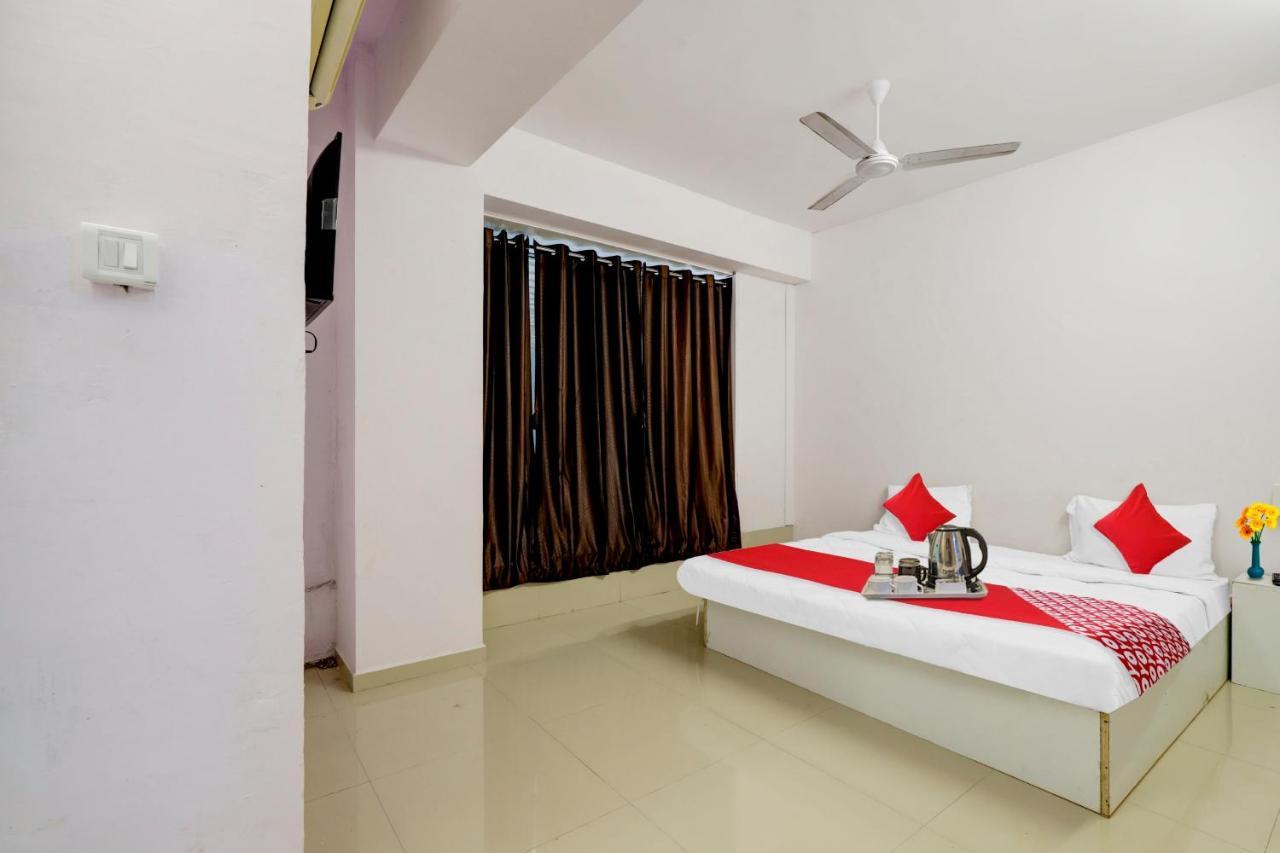 Hotel O Cozy Rooms Surat Exterior photo